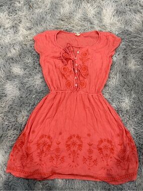 Hollister Coral Floral Embroidered Mini Dress XS Scoop Neck Tassel Tie Boho